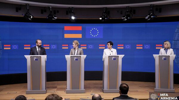 Пресс-конференция по итогам 6-го заседания Совета партнерства Армения-ЕС (2 декабря 2025). Брюссель - Sputnik Արմենիա
