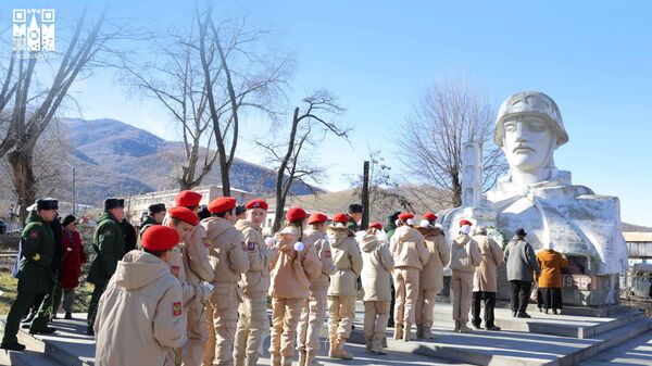 Անհայտ զինվորի օրը Վանաձորում հարգել են զոհված զինվորների հիշատակը - Sputnik Արմենիա