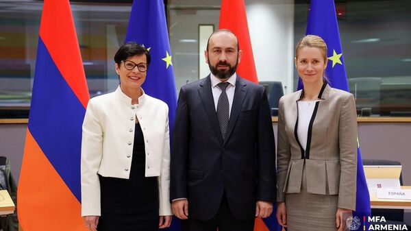 Глава МИД Арарат Мирзоян на 6-м заседании Совета партнёрства Армения-ЕС (3 декабря 2025). Брюссель Глава МИД Арарат Мирзоян на 6-м заседании Совета партнёрства Армения-ЕС (3 декабря 2025). Брюссель - Sputnik Армения