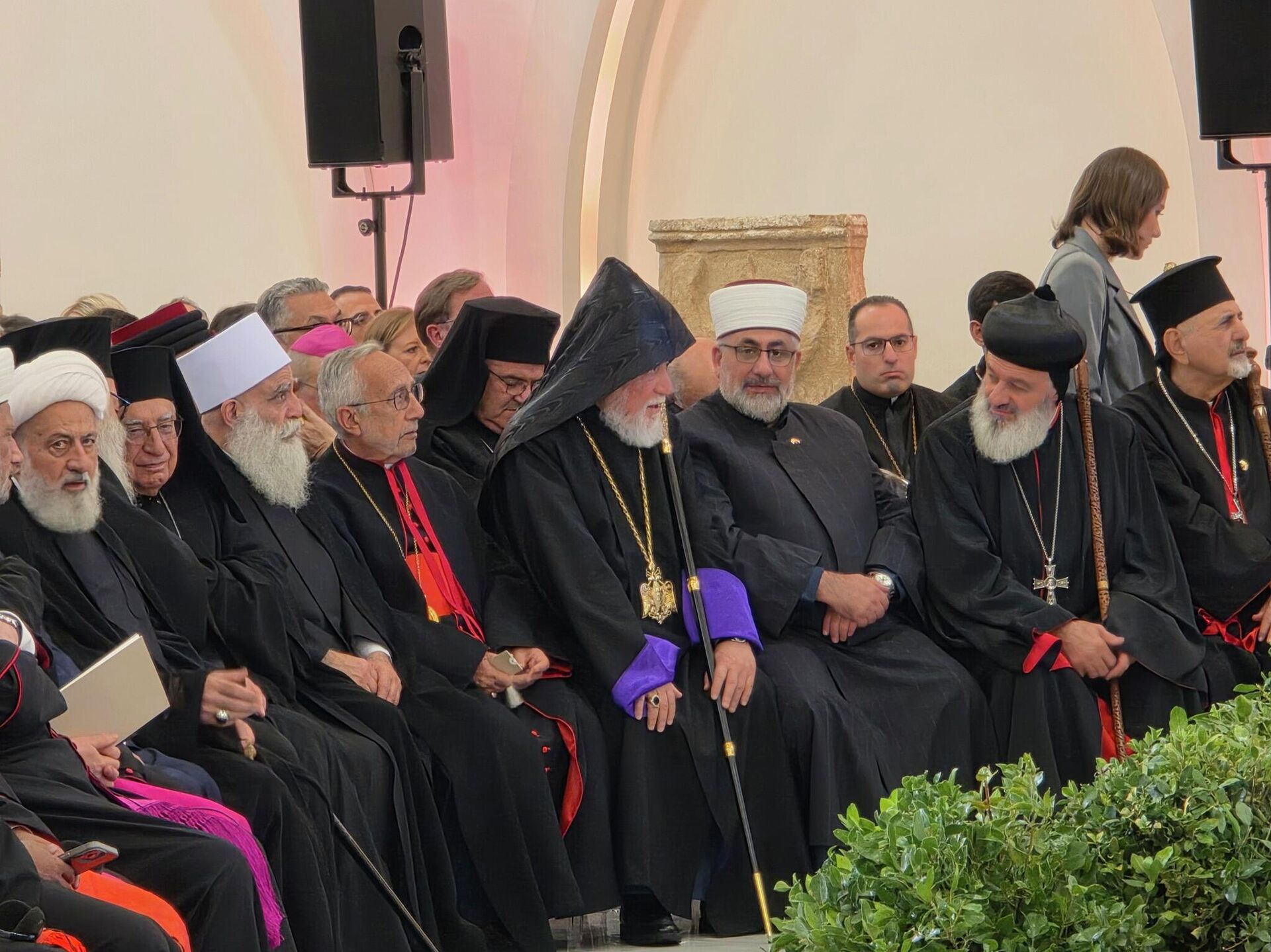 Католикос Великого Дома Киликийского Арам Первый во время визита папы Римского (30 ноября - 2 декабря 2025). Ливан Католикос Великого Дома Киликийского Арам Первый во время визита папы Римского (30 ноября - 2 декабря 2025). Ливан - Sputnik Армения, 1920, 03.12.2025