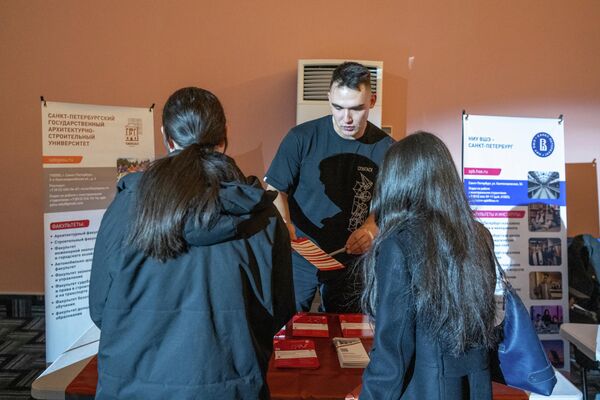 Образовательная выставка российских университетов Учёба в России (4 декабря 2025). Еревaн Образовательная выставка российских университетов Учёба в России (4 декабря 2025). Еревaн - Sputnik Армения