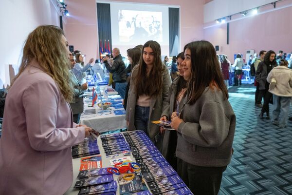 Образовательная выставка российских университетов Учёба в России (4 декабря 2025). Еревaн Образовательная выставка российских университетов Учёба в России (4 декабря 2025). Еревaн - Sputnik Армения