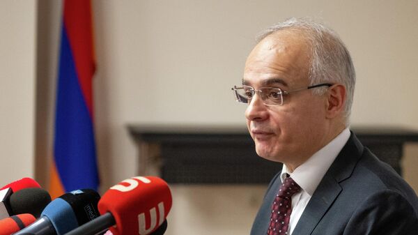 Левон Зурабян на пресс-конференции по теме распространенных материалов (4 декабря 2025). Еревaн - Sputnik Армения