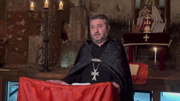 Священнослужитель церкви Сурб Ованнес в Воскевазе отец Зорайр Карапетян - Sputnik Армения