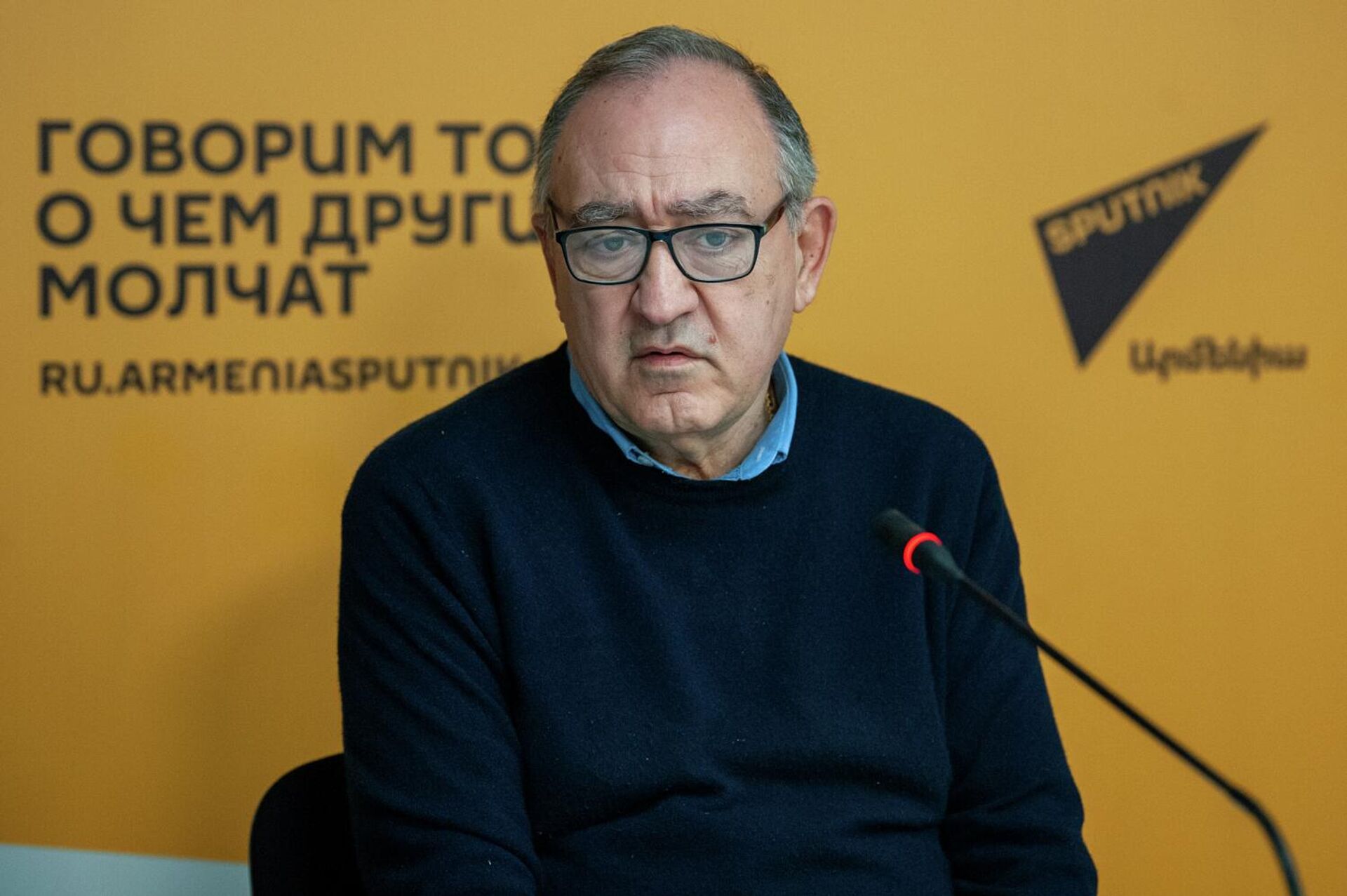 Доктор исторических наук, теолог Степан Степанянц на пресс-конференции Как разрешаются конфликты между властью и Церковью (5 декабря 2025). Еревaн - Sputnik Армения, 1920, 05.12.2025