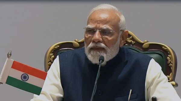 Президент РФ Владимир Путин и премьер-министр Индии Нарендра Моди на российско-индийском бизнес-форуме (5 декабря 2025). Нью-Дели - Sputnik Армения