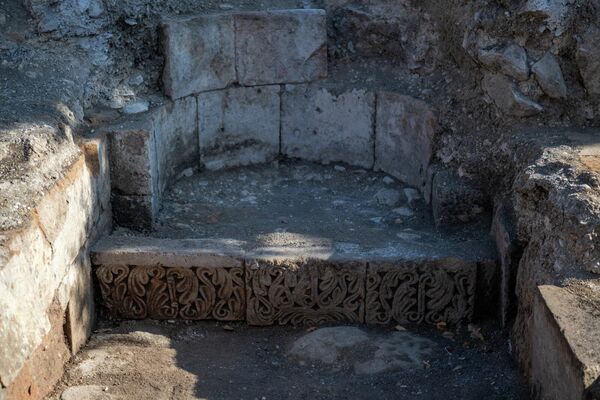 Раскопки церкви, обнаруженной на территории монастырского комплекса Кечарис Раскопки церкви, обнаруженной на территории монастырского комплекса Кечарис - Sputnik Армения