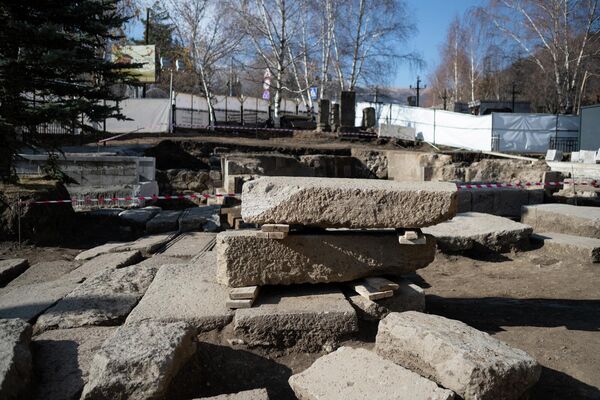 Раскопки церкви, обнаруженной на территории монастырского комплекса Кечарис Раскопки церкви, обнаруженной на территории монастырского комплекса Кечарис - Sputnik Армения