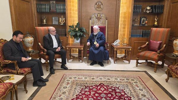 Католикос Великого Дома Киликийского Арам I принял посла Ирана в Ливане Моджтабу Амани (5 декабря 2025). Ливан - Sputnik Армения