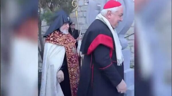 Գարեգին Բ-ն Մարսելի Նոտր-Դամ-դը-լա-Գարդ տաճարի բակում մասնակցել է խաչքարի բացման արարողության  - Sputnik Армения