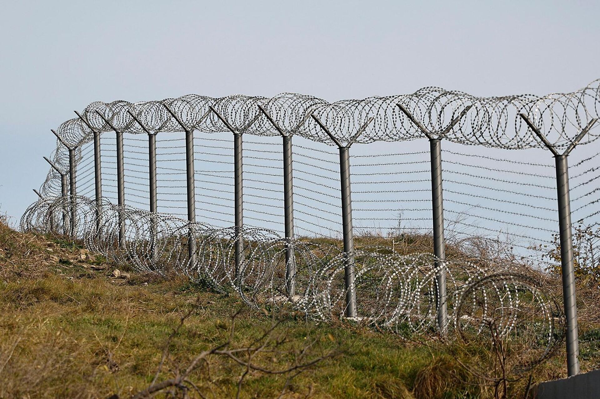 Граница между Арменией и Азербайджаном у села Киранц Тавушской области - Sputnik Արմենիա, 1920, 06.12.2025