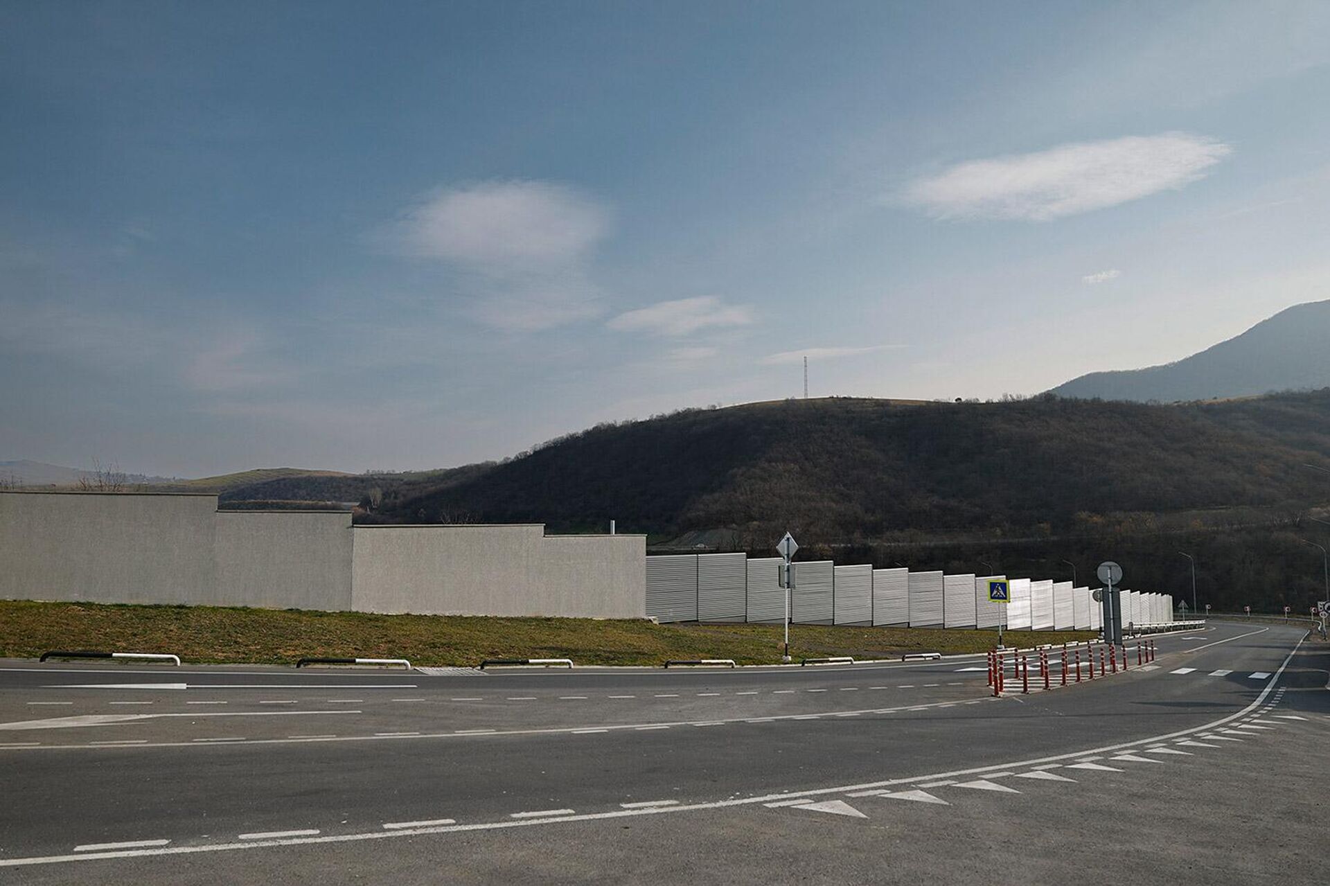 Граница между Арменией и Азербайджаном у села Киранц Тавушской области - Sputnik Արմենիա, 1920, 06.12.2025