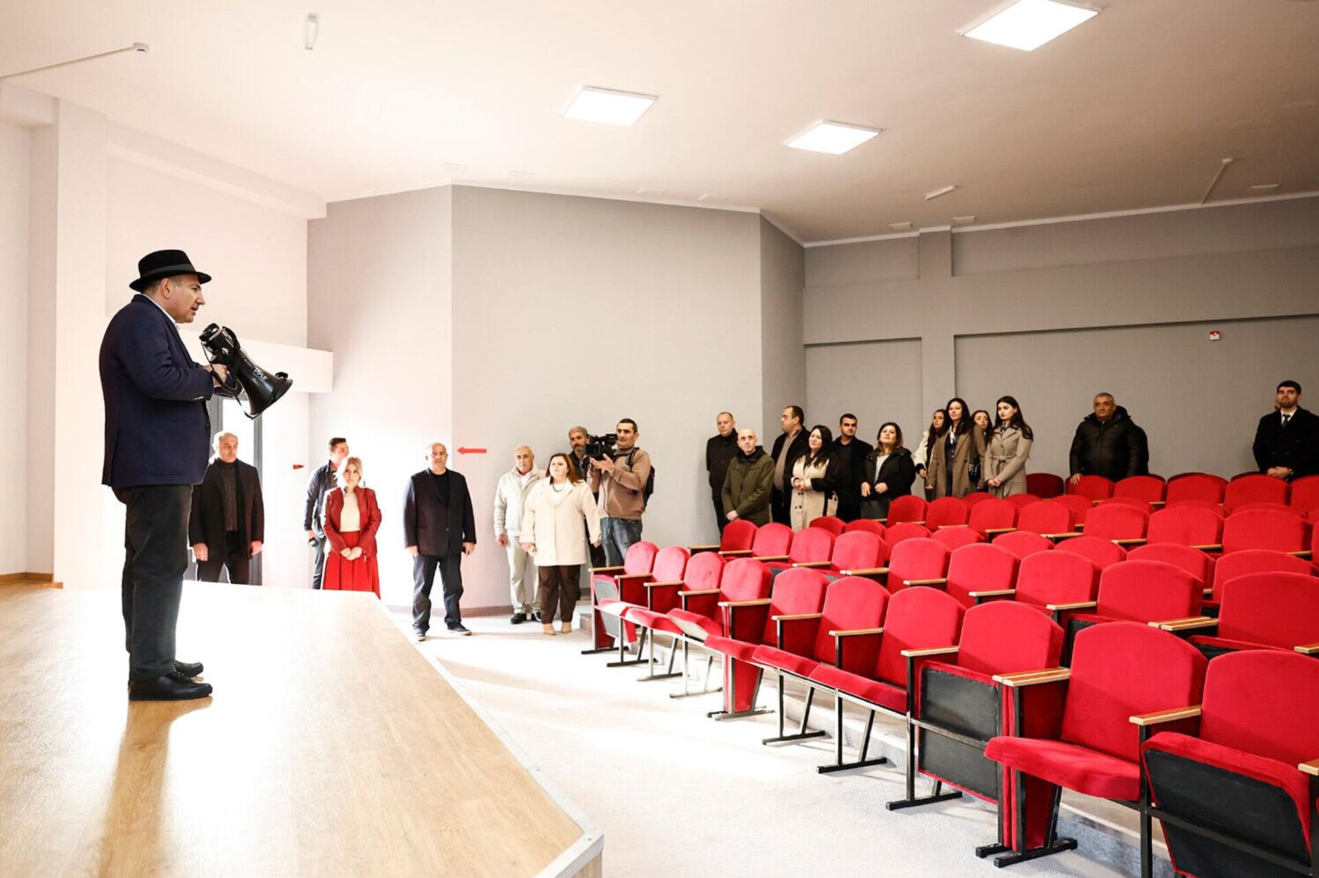 Премьер-министр Никол Пашинян с группой граждан посетил село Киранц (6 декабря 2025). Тавуш - Sputnik Արմենիա, 1920, 06.12.2025