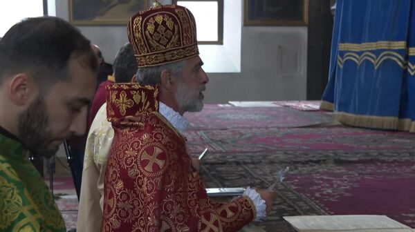 Դեկտեբերի 7–ին Յոթ Վերքում պատարագիչը Արմավիրի թեմից Մկրտիչ քահանա Մուշադյանն էր։ - Sputnik Արմենիա