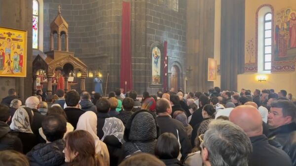 Литургия в церкви Св. Всеспасителя в Гюмри - Sputnik Армения