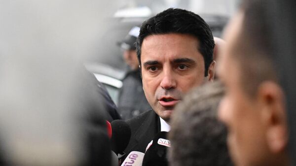 Председатель НС Ален Симонян отвечает на вопросы прессы (7 декабря 2025). Гюмри - Sputnik Армения