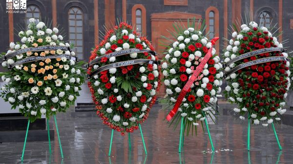 Գյումրում դրված ծաղկեպսակները - Sputnik Արմենիա