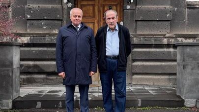 Левон Тер-Петросян встретился с послом России Сергеем Копыркиным (9 декабря 2025). Еревaн