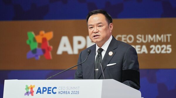 Премьер-министр Таиланда Анутин Чарнвиракул выступает на саммите руководителей стран Азиатско-Тихоокеанского экономического сотрудничества (30 октября 2025). Кенджу - Sputnik Армения