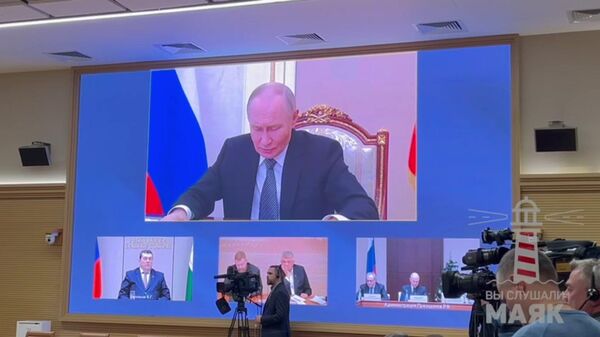 Путин признался, что не всегда ездит по Москве в кортеже с мигалками, бывает «по-тихому» и видит, что происходит с доставкой в городе  - Sputnik Армения