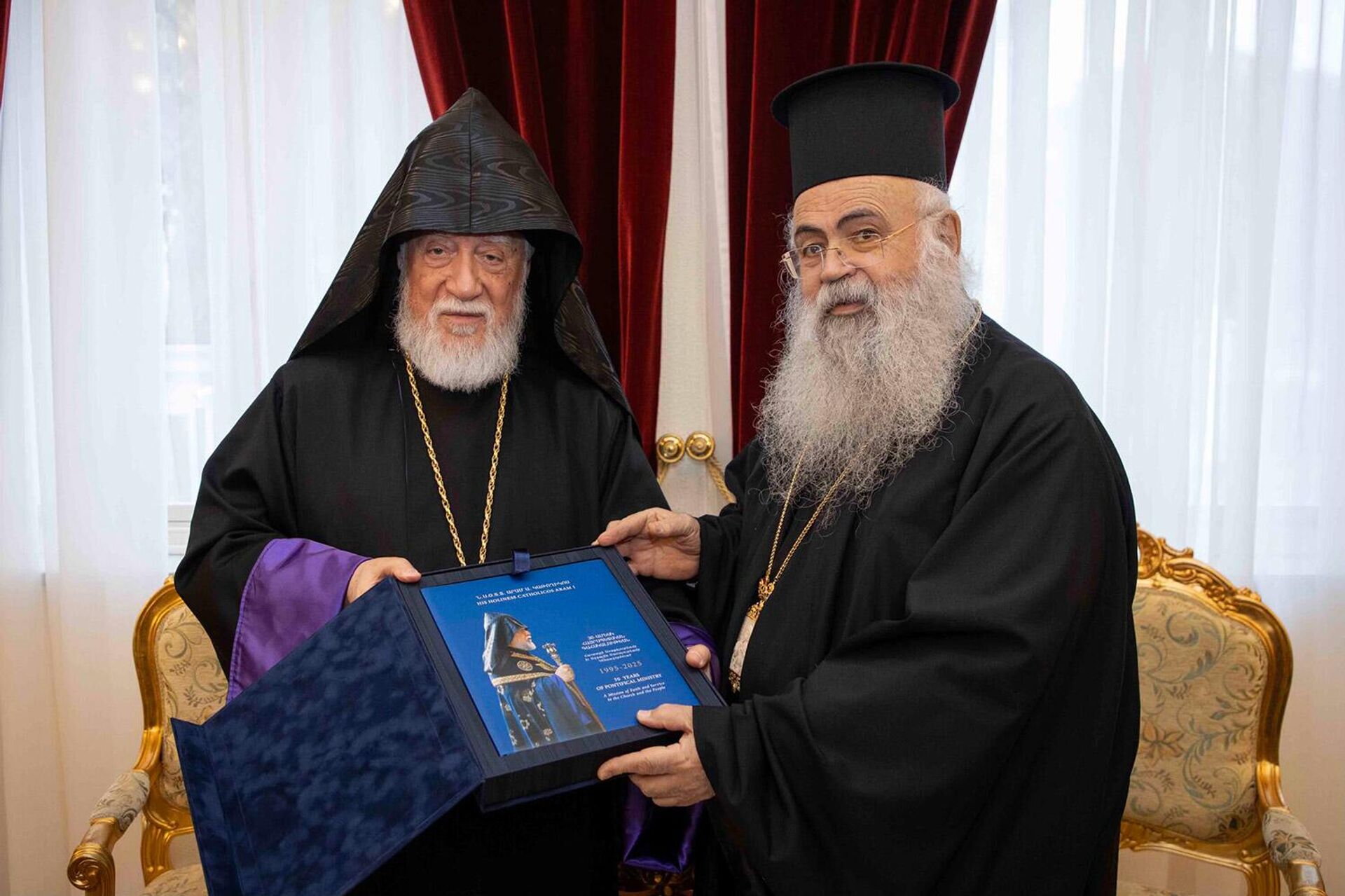 В рамках папского визита в Армянскую епархию Кипра Католикос Арам I посетил главу Греческой Православной Церкви Кипра архиепископа Георгия III (8 декабря 2025). Никосия - Sputnik Արմենիա, 1920, 09.12.2025