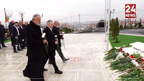 Արցախի ղեկավարությունը Եռաբլուրում ծաղիկներ խոնարհեց - Sputnik Արմենիա