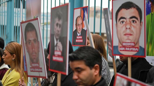 Բողոքի ակցիա ՄԱԿ-ի հայաստանյան գրասենյակի մոտ - Sputnik Արմենիա