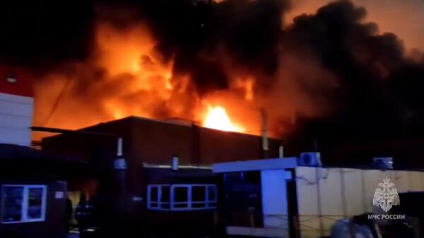 Здание Правобережного рынка загорелось в Петербурге - Sputnik Արմենիա