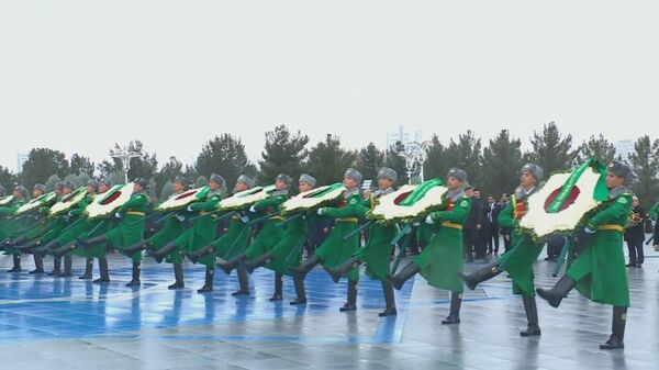 Лидеры стран возложили венок к Монументу нейтралитета Туркменистана - Sputnik Արմենիա