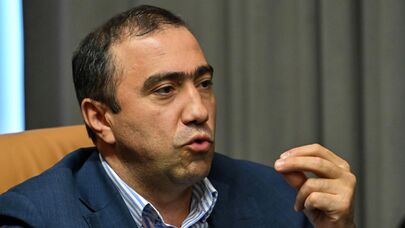 Адвокат Армен Фероян во время пресс-конференции (12 декабря 2025). Еревaн