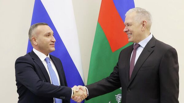 Руководитель органа по инспекции безопасности пищевых продуктов Тигран Петросян встретился с Сергеем Данквертом, руководителем Федеральной службы ветеринарного и фитосанитарного надзора РФ (Россельхознадзор) (13 декабря 2025). Москва Руководитель органа по инспекции безопасности пищевых продуктов Тигран Петросян встретился с Сергеем Данквертом, руководителем Федеральной службы ветеринарного и фитосанитарного надзора РФ (Россельхознадзор) (13 декабря 2025). Москва - Sputnik Армения