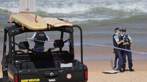 Полицейские на пляже в Сиднее (6 сентября 2025). Австралия - Sputnik Армения