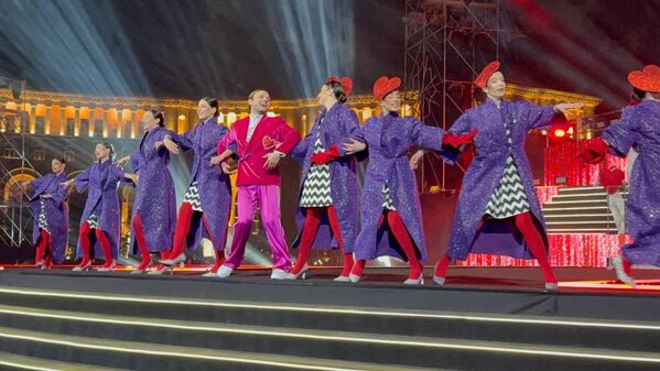 Яркое шоу в самом разгаре - Sputnik Армения