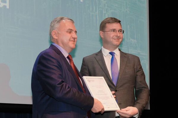 Торжественная церемония награждения учителей русского языка общеобразовательных школ Армении (16 декабря 2025). Ереван - Sputnik Армения