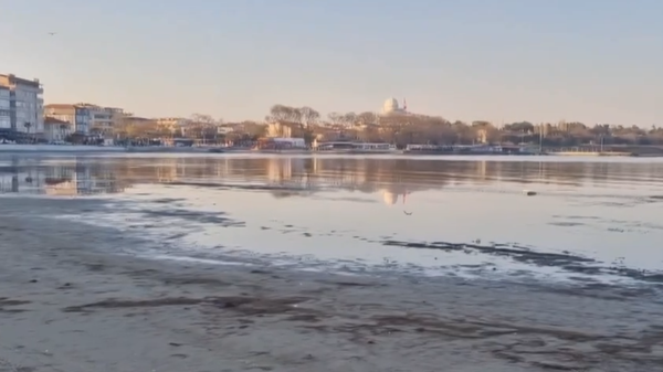 Мраморное море в Турции отступило примерно на 20 м от берега - Sputnik Արմենիա