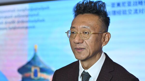 Посол Китая Ли Синвэй во время конференции, организованная институтом Конфуция (17 декабря 2025). Еревaн - Sputnik Армения