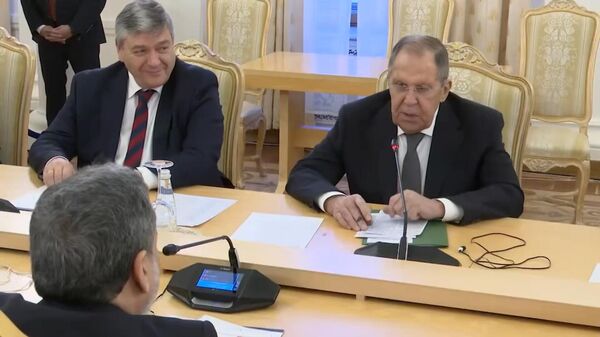 Лавров пошутил о русском гостеприимстве на встрече с главой МИД Ирана - Sputnik Армения