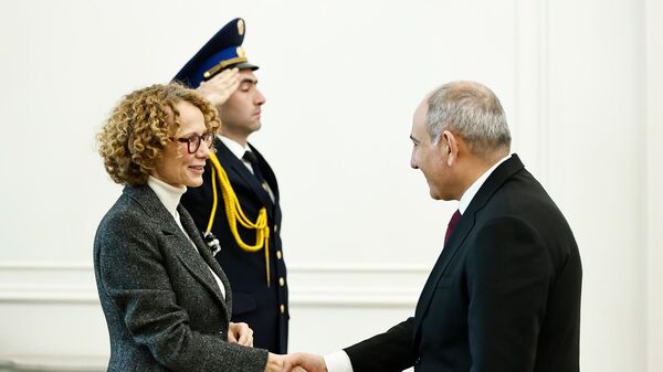 Премьер-министр Никол Пашинян принял заместителя генерального секретаря НАТО Радмилу Шекеринску (18 декабря 2025). Еревaн Премьер-министр Никол Пашинян принял заместителя генерального секретаря НАТО Радмилу Шекеринску (18 декабря 2025). Еревaн - Sputnik Армения