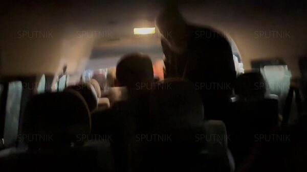 Կաթողիկոսի հրաժարականը պահանջող եպիսկոպոսների հեռացումը Մայր աթոռից Կաթողիկոսի հրաժարականը պահանջող եպիսկոպոսների հեռացումը Մայր աթոռից - Sputnik Արմենիա