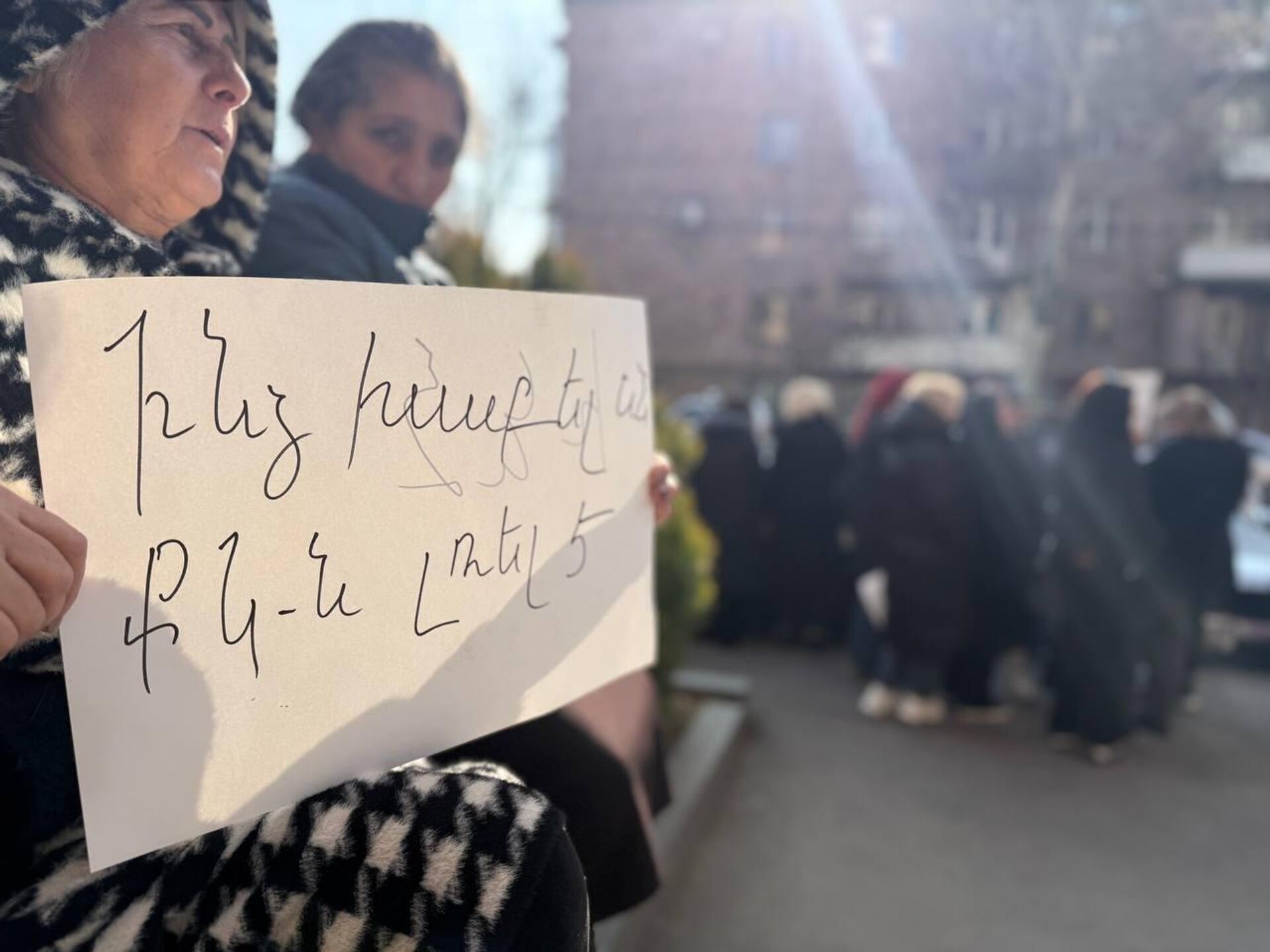 Акция протеста НПО Общественный контроль у здания Следственного комитета (19 декабря 2025). Еревaн - Sputnik Армения, 1920, 19.12.2025