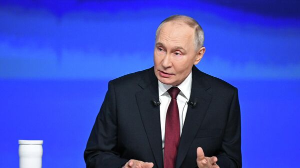 Президент РФ Владимир Путин отвечает на вопросы во время специальной программы Итоги года (19 декабря 2025). Москвa - Sputnik Армения