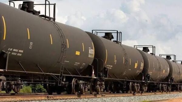 Цистерны с азербайджанским бензином - Sputnik Армения