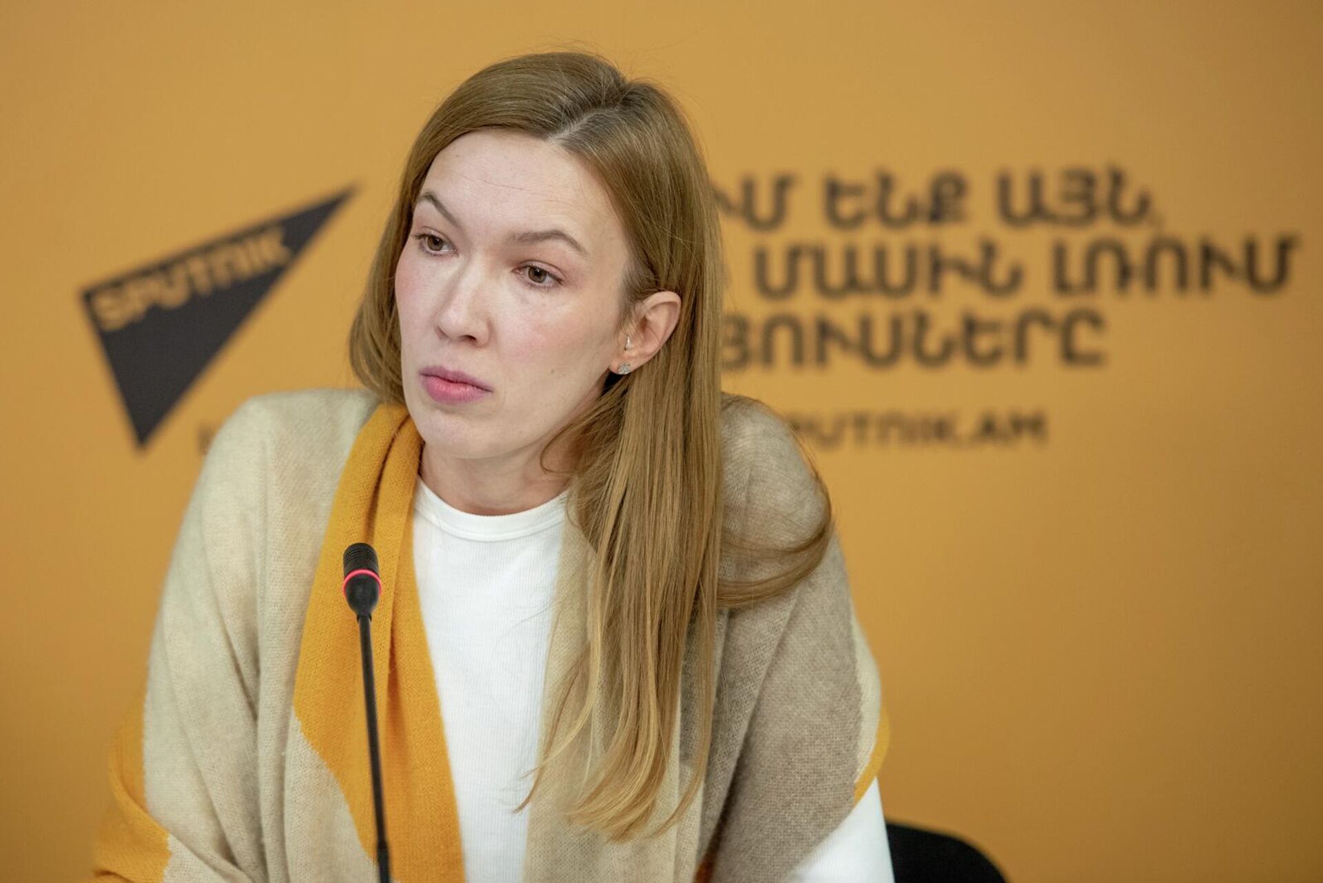 Физиотерапевт Юлия Марьянская на пресс-конференции о работе волонтерской программы Миссия добро (19 декабря 2025). Еревaн - Sputnik Արմենիա, 1920, 19.12.2025