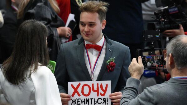 Парень сделал предложение своей девушке на пресс-конференции Путина - Sputnik Армения