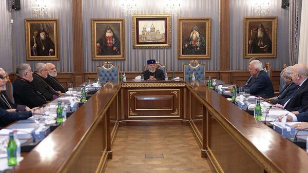 Под председательством Католикоса Гарегина II состоялось заседание армянских членов Высшего Духовного Совета (19 декабря 2025). Эчмиадзин - Sputnik Արմենիա