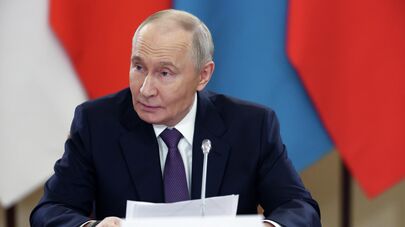 Президент РФ Владимир Путин во время Заседания Высшего Евразийского экономического совета в узком составе (21 декабря 2025). Санкт-Петербург