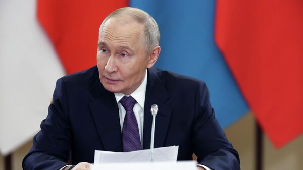 Президент РФ Владимир Путин во время Заседания Высшего Евразийского экономического совета в узком составе (21 декабря 2025). Санкт-Петербург - Sputnik Армения