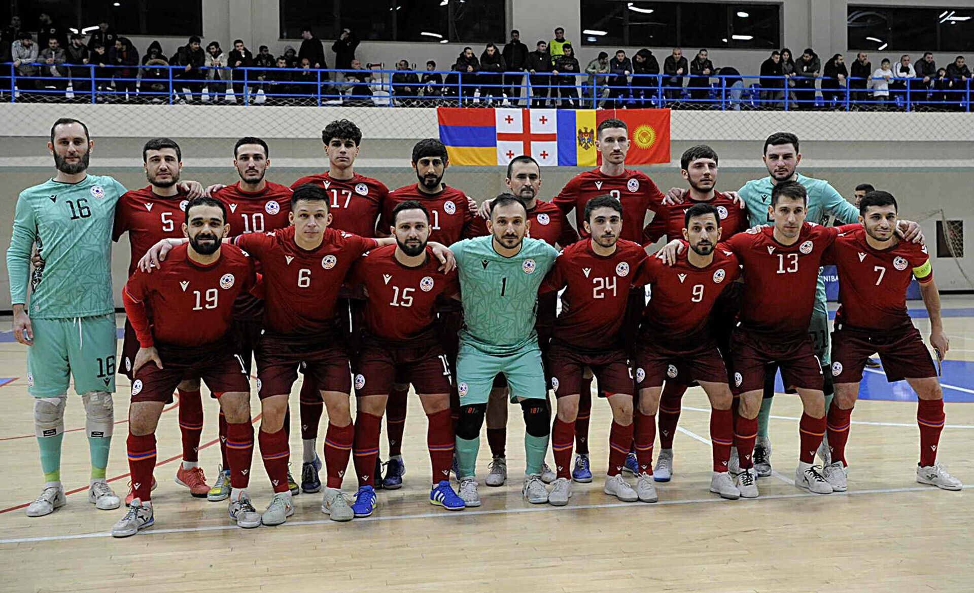 Национальная сборная Армении по футзалу одержала победу над Молдовой во время международного товарищеского турнира по футзалу Unibank Cup (21 декабря 2025). Еревaн - Sputnik Армения, 1920, 22.12.2025