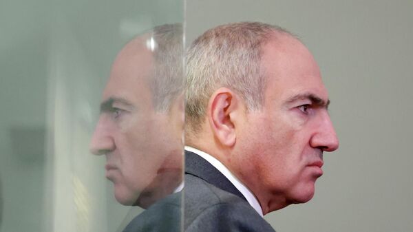 Премьер-министр Никол Пашинян во время экскурсии в Государственном Эрмитаже в рамках неформального саммита СНГ (22 декабря 2025). Санкт-Петербург - Sputnik Армения