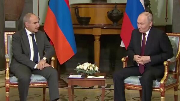 Премьер-министр Никол Пашинян и президент РФ Владимир Путин на встрече в рамках неформального саммита лидеров СНГ - Sputnik Армения